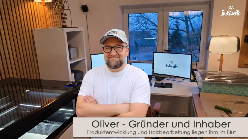 Oliver, Gründer und Inhaber von Indivello, in der eigenen Werkstatt in Siegen